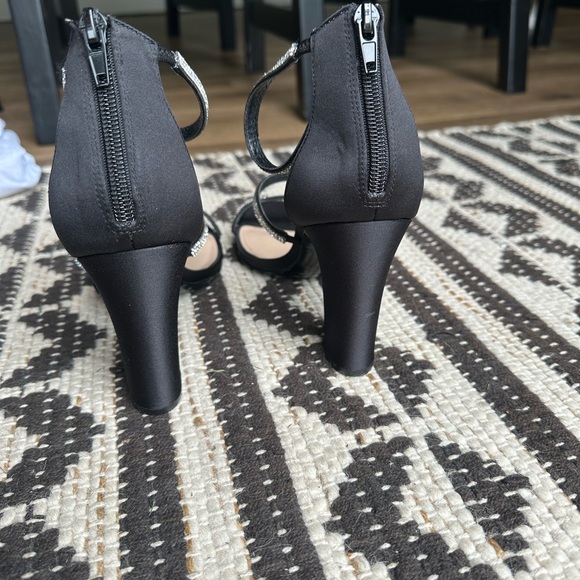 Black heels with rhinestones. - Picture 5 of 6